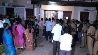 మూడు హత్యలు, దోపిడిగా చిత్రీకరణ: కారే పట్టించింది, అంతా తల్లి కోసమే