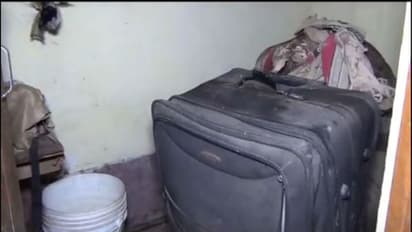 বাথরুমের মধ্যে জোড়া ট্রলি ব্যাগ, ভিতর থেকে উদ্ধার দম্পতির দেহ