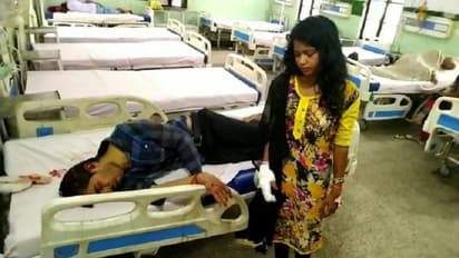 पति ने पत्नी को चलती ट्रेन से फेंका, बाद में खुद भी कूदा