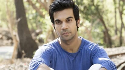 চারিদিকে খুদের দল আর মাঝখানে ফুটবল মাথায় দিব্যি ঘুমোচ্ছেন রাজকুমার,  প্রকাশ্যে এল পোস্টার