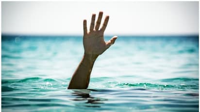 കോതമംഗലത്ത് വള്ളം മറിഞ്ഞ് വൈദികൻ മരിച്ചു; രണ്ട് പേർ രക്ഷപ്പെട്ടു