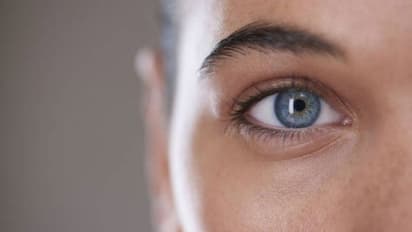 കണ്ണിന് താഴെ കറുത്ത വളയമോ? എളുപ്പത്തിലുള്ള പരിഹാരം വീട്ടിലുണ്ട്...