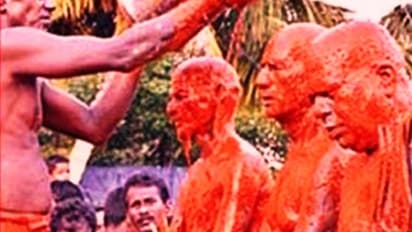 75 కిలోల మిరపపోడిని నీటిలో కలిపి అర్చకుడికి అభిషేకం