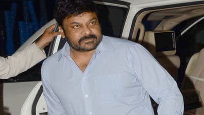 విమానానికి తృటిలో తప్పిన ప్రమాదం: ప్రయాణికుల్లో చిరంజీవి