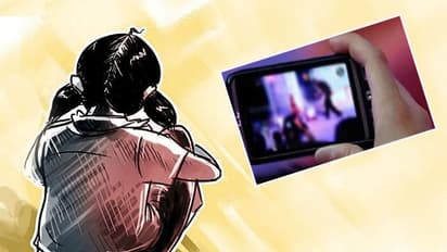 విద్యార్ధినులపై లైంగిక వేధింపులు: ఇద్దరు టీచర్ల అరెస్ట్