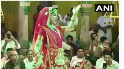 हेमा मालिनी ने झूलनोत्सव के मौके पर किया डांस, पब्लिक बोली-आपको इसलिए नहीं चुना...