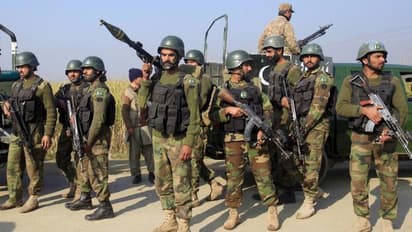 पाकिस्तान कर रहा है हमले की तैयारी, क्या है नापाक इमरान का 'कश्मीर प्लान'