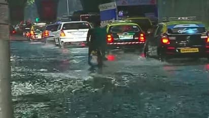 প্রবল বৃষ্টিতে বানভাসি মুম্বই, একঝলকে দেখে নিন শহরের বিভিন্ন এলাকার জলছবি