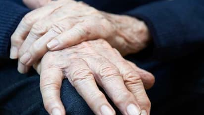 దారుణం: 90 ఏళ్ల వృద్ధురాలిపై 25 ఏళ్ల యువకుడు అత్యాచారం