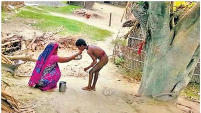 जानवरों जैसी हरकत करता है बेटा, मां ने सात साल से रखा है पेड़ से बांधकर