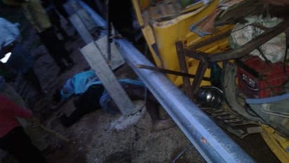 మహబూబ్ నగర్ జిల్లాలో రోడ్డు ప్రమాదం: 14 మంది మృతి