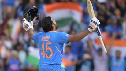 एक ही मैच में रोहित ने बनाए तीन रिकॉर्ड, क्रिस गेल और कप्तान कोहली को छोड़ा पीछे