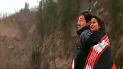 সরগরম কাশ্মীর বলিউড চিত্রনাট্যে কতটা জায়গা করে নিয়েছে, দেখুন ফটোগ্যালারি