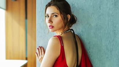 ಕಾಶ್ಮೀರ ಸುಡುತ್ತಿದೆ....ಇರಲಾರದೆ ಇರುವೆ ಬಿಟ್ಗೊಂಡ ನಟಿಗೆ ನೆಟ್ಟಿಗರ ಅದ್ಭುತ ಸಜೇಶನ್ಸ್!