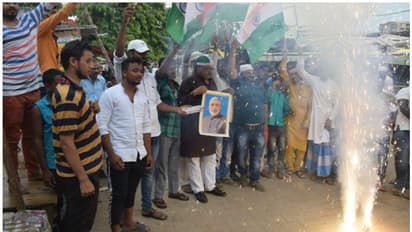 370 हटते ही वाराणसी में लोगों ने मनाया जश्न, मुस्लिम लड़कियों ने कहा- अब कश्मीर में फहराएंगे तिरंगा