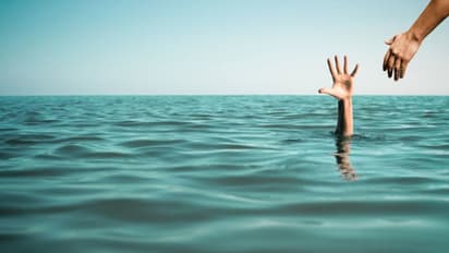 യുഎഇയില് രണ്ട് പേര് കടലില് മുങ്ങി മരിച്ചു; മൂന്ന് പേരെ രക്ഷപ്പെടുത്തി