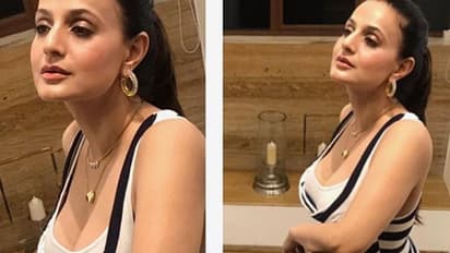 শরীরী উষ্ণতায় কাঁপছে নেটদুনিয়া, ৪৩-এও 'সুপারহট' আমিশা