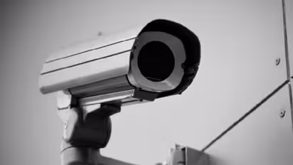 ಸಿಸಿಟಿವಿಯಲ್ಲಿ ಸೆರೆಯಾಯ್ತು ಅಗೋಚರ ಬೆಳಕು: ಜನರಲ್ಲಿ ಆತಂಕ