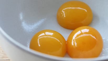 മുട്ടയുടെ മഞ്ഞക്കരു നിങ്ങൾ ഒഴിവാക്കാറുണ്ടോ; ഡയറ്റീഷ്യൻ പറയുന്നത്