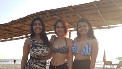 বিকিনিতে ঠিকরে বেরোচ্ছে ক্লিভেজের উষ্ণতা, আমির কন্যাকে চুমুতে ভরিয়ে দিলেন নেটিজেনরা