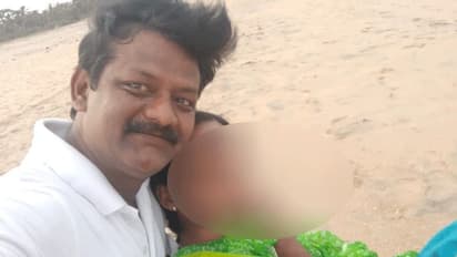 தனிமையில் உல்லாசமா இருந்தோம்... சிசிடிவியில ரெக்கார்ட் ஆயிடுச்சி... சிக்கிய டிராவல்ஸ் அதிபர்... கில்மா வீடியோவை காட்டி மிரட்டும் பெண் போலீஸ்!!