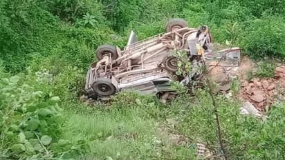 பள்ளத்தில் கவிழ்ந்த பள்ளி வேன்.... 9 குழந்தைகள் உயிரிழந்த பரிதாபம்..!