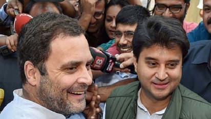 कांग्रेस में खत्म हो रहा है राहुल का तिलिस्म, कई वफादार जा रहे हैं पार्टी लाइन से बाहर