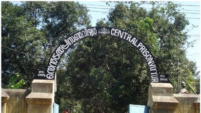 വിയ്യൂർ സെൻട്രൽ ജയിലിൽ തടവുകാരൻ കഴുത്ത് മുറിച്ച് ആത്മഹത്യയ്ക്ക് ശ്രമിച്ചു