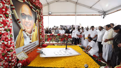 அப்போதே பிரதமர் பதவியை தூக்கி எறிந்த மாமனிதர் கருணாநிதி… மாநிலங்களுக்கு சுயாட்சியைப் பெற்றுத் தந்தவரும் இவரே..!