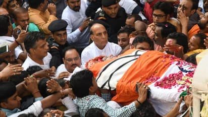 पंचतत्व में विलीन हुईं सुषमा, राजकीय सम्मान के साथ हुआ अंतिम संस्कार