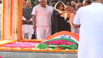 சுஷ்மாவின் உடலுக்கு இறுதி அஞ்சலி... தேசியக்கொடி போர்த்தி அரசு மரியாதை..!