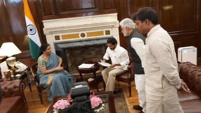 ఏపీని ఆదుకోవాల్సింది మీరే: నిర్మలాసీతారామన్ తో సీఎం జగన్ భేటీ