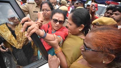 ఆర్టికల్ 370 రద్దు: లెఫ్ట్ పార్టీల ధర్నా(ఫోటోలు)