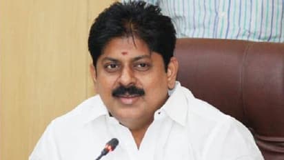 கொரோனா தொற்றால் இறந்தவர் இறுதி நிகழ்ச்சியில் கலந்துகொண்ட முன்னாள் அமைச்சர் மணிகண்டன்.!பீதியில் கீழக்கரை.!!