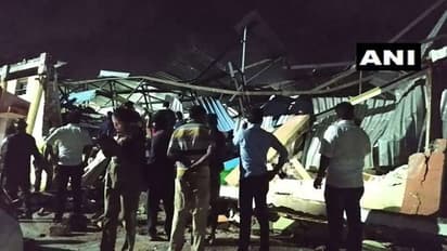 കോയമ്പത്തൂരില് റെയില്വേ സ്റ്റേഷനിലെ കെട്ടിടം തകര്ന്ന് രണ്ട് മരണം