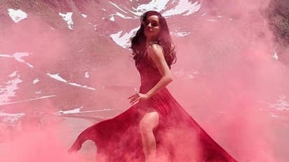 বিগ বাজেটের ছবিতে ভরপুর স্টারকাস্ট, জানুন সাহো করে কে কত পেলেন