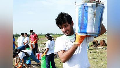 गूगल की नौकरी छोड़ तालाब साफ करता है ये युवक, लोगों के लिए बना मिसाल