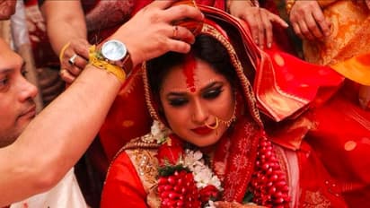 বিয়ে ভাঙছেন টলি-অভিনেত্রী! সোশ্যাল মিডিয়া পোস্ট ঘিরে জল্পনা তুঙ্গে