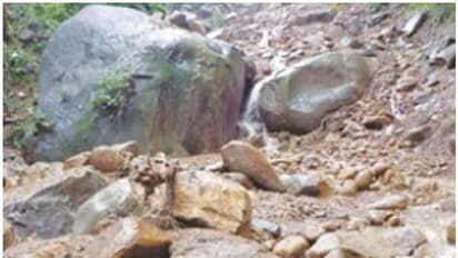 കേരള-തമിഴ്‍നാട് അതിര്‍ത്തിയിലെ പുളിയംപാറയില്‍ ഉരുള്‍പൊട്ടല്‍; പുഞ്ചകൊല്ലി പുഴ നിറഞ്ഞൊഴുകുന്നു