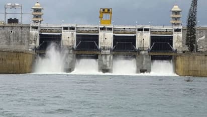 கபினி அணையில் 90,000 கனஅடி நீர் திறப்பு... மகிழ்ச்சியில் தமிழக விவசாயிகள்..!