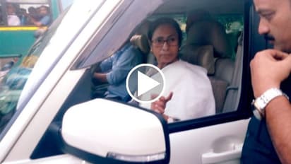 తన కాన్వాయి పక్కన ఆపి.. ట్రాఫిక్ క్లియర్ చేసిన సీఎం