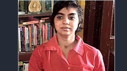 भयानक एक्सीडेंट के बाद कोमा में थी यह लड़की, जब उठी तो 12th में ले आई 94% अंक