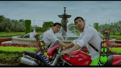 বক্স অফিসে কড়া টক্কর, তবে পর্দার পেছনে জন-অক্ষয়ের সম্পর্ক কেমন! দেখুন ভিডিও