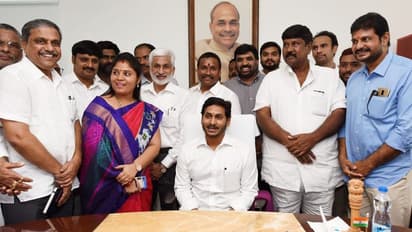 తాడేపల్లిలో పార్టీ కార్యాలయానికి జగన్ శ్రీకారం (ఫొటోలు)