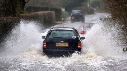 ശക്തമായ മഴയത്ത് കാറിലുള്ള യാത്ര; അറിയാം ഇക്കാര്യങ്ങള്...