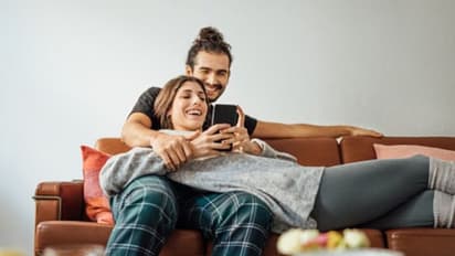 ফ্রেন্ডস উইথ বেনেফিট! প্রতিশ্রুতিহীন সম্পর্কের দিকে কেন ঝুঁকছে নতুন প্রজন্ম