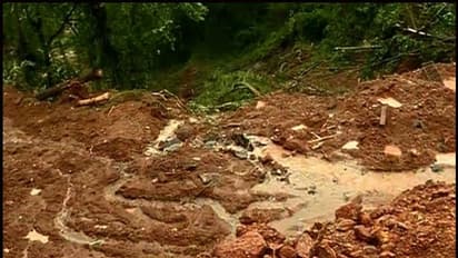 കോട്ടക്കുന്നിൽ വീടിന് മുകളിലേക്ക് മണ്ണിടിഞ്ഞ് വീണ് കാണാതായവരെ ഇനിയും കണ്ടത്താനായില്ല