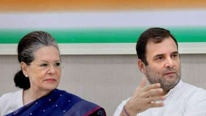 क्या राजनीतिक दुश्मनी में सार्वजनिक जीवन की गरिमा भुला बैठे राहुल सोनिया