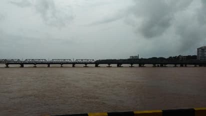 ನೇತ್ರಾವತಿಯಲ್ಲಿ 45 ವರ್ಷಗಳ ದಾಖಲೆ ನೀರು, ನೂರಾರು ಮನೆಗಳು ಜಲಾವೃತ!