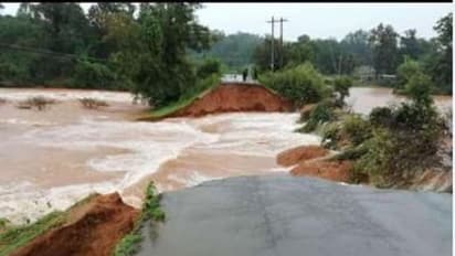 ಮಳೆ ಅಬ್ಬರಕ್ಕೆ ಸೇತುವೆಯೇ ಕೊಚ್ಚಿಕೊಂಡು ಹೋಯಿತು!